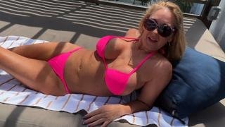wendy raine - Cumming On Bikini MILF Wendy's Big Tits